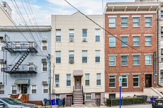 305 Monroe St in Hoboken, NJ - Foto de edificio - Building Photo