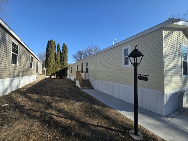 property at 447 Warbler Ln