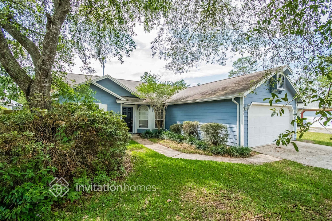 7736 Rockridge Dr W in Jacksonville, FL - Building Photo