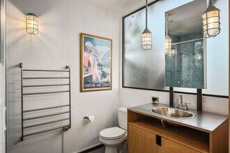1707 D Dexter Ave N in Seattle, WA - Building Photo - Building Photo