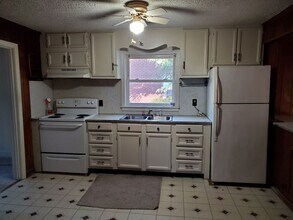 1302 Highland Ave in Elizabeth City, NC - Foto de edificio - Building Photo