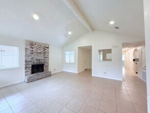 5711 Longforest Dr in Houston, TX - Building Photo - Building Photo