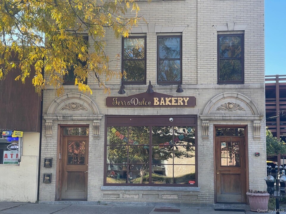 1049 Main St in Peekskill, NY - Building Photo