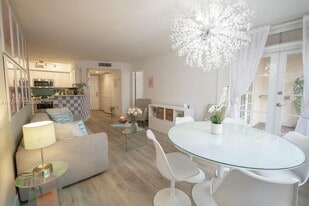 1280 S Alhambra Cir in Coral Gables, FL - Building Photo