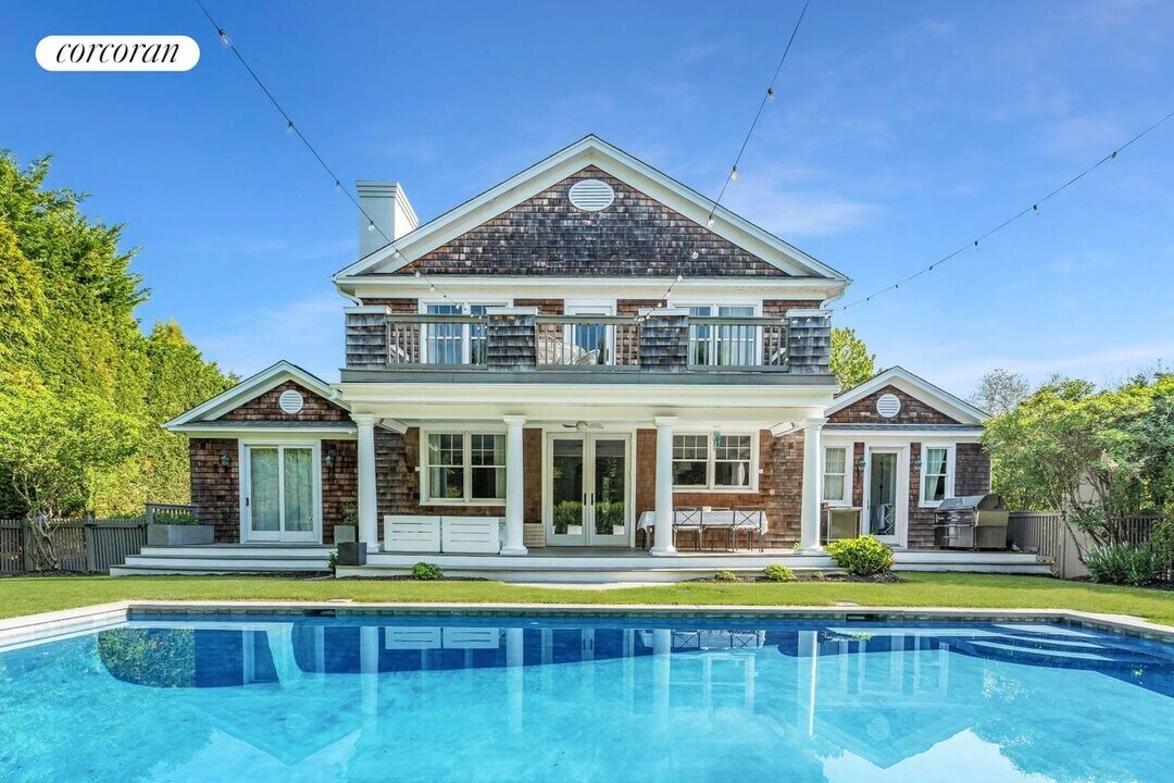 279 Mill Rd in Westhampton Beach, NY - Foto de edificio