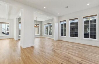 5800 Goodwin Ave in Dallas, TX - Building Photo - Building Photo