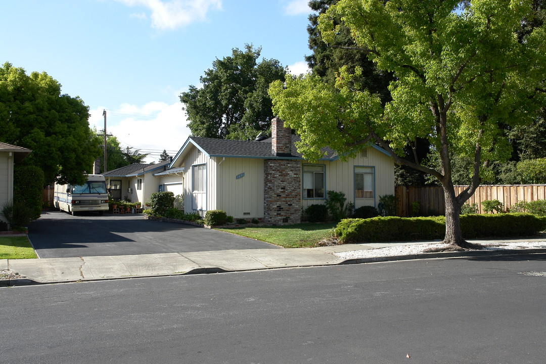 1691-1693 Lark Ave in Redwood City, CA - Building Photo