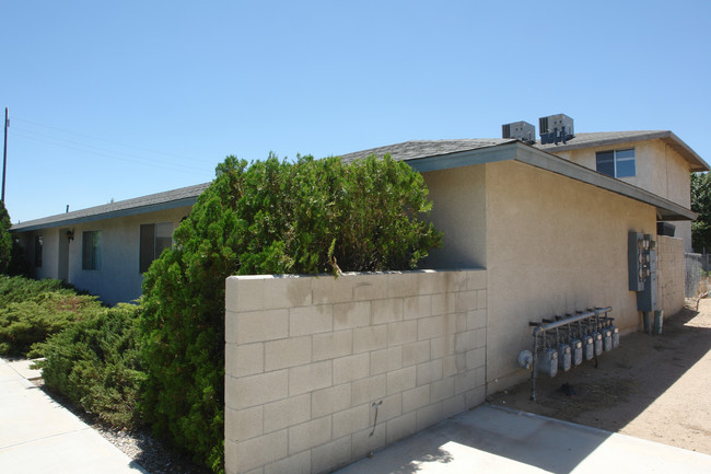 15682 Bear Valley Rd in Victorville, CA - Building Photo - Building Photo