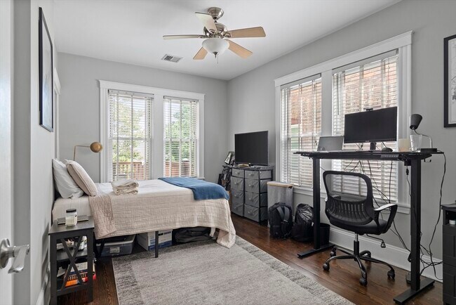 194 Emerson St, Unit 3 in Boston, MA - Building Photo - Building Photo