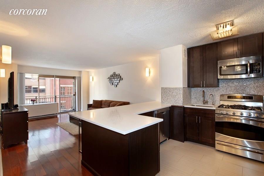 132 E 35th St-Unit -6F in New York, NY - Building Photo