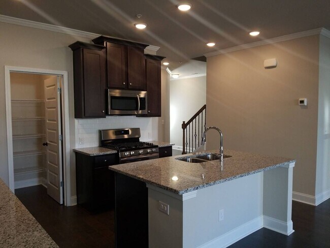 106 Hibiscus Ct in Woodstock, GA - Foto de edificio - Building Photo