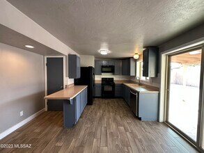 7032 N Northlight Dr in Tucson, AZ - Building Photo - Building Photo