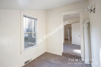 716 W Cedar St in Kalamazoo, MI - Building Photo - Building Photo