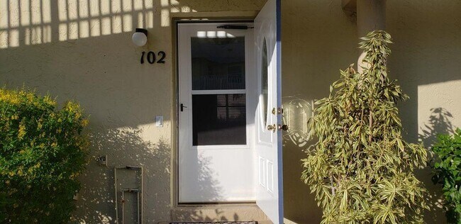 3601 S Ocean Blvd-Unit -102 in South Palm Beach, FL - Foto de edificio - Building Photo