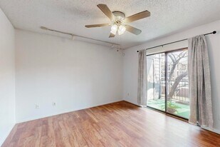 5335 Bent Tree Forest Dr, Unit 297 in Dallas, TX - Building Photo