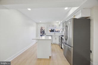 53 E Sharpnack St in Philadelphia, PA - Building Photo - Building Photo