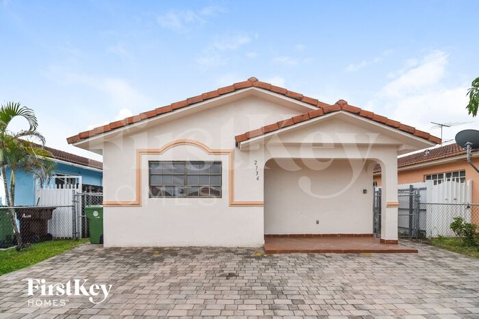 2736 W 72nd St in Hialeah, FL - Building Photo