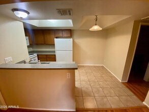 1720 E Thunderbird Rd in Phoenix, AZ - Foto de edificio - Building Photo