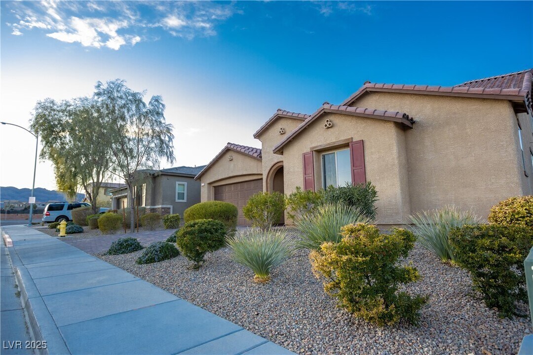 9658 Bruschi Ridge Ct in Las Vegas, NV - Building Photo