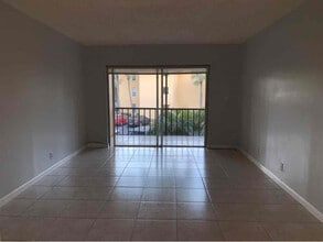 490 NW 20th St in Boca Raton, FL - Building Photo - Building Photo