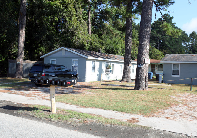 1102 Spivey Ave in Myrtle Beach, SC - Foto de edificio - Building Photo