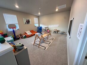 12701 192nd Pl E in Bonney Lake, WA - Foto de edificio - Building Photo