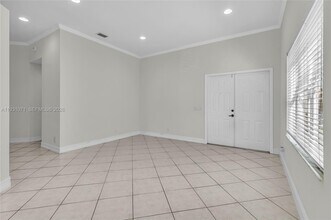 1579 Banyan Way in Weston, FL - Building Photo - Building Photo