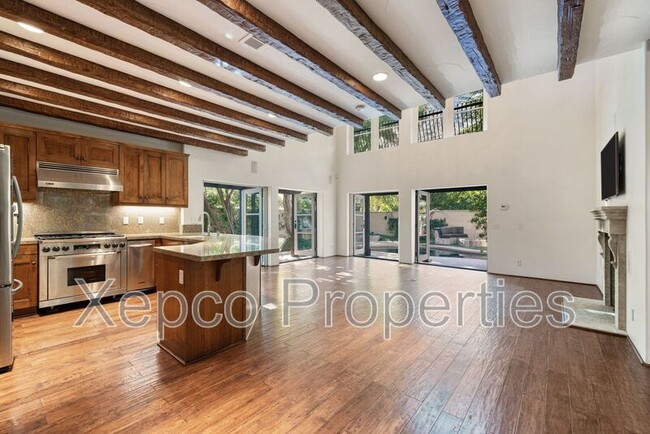 175 Villaggio W in Palm Springs, CA - Building Photo - Building Photo