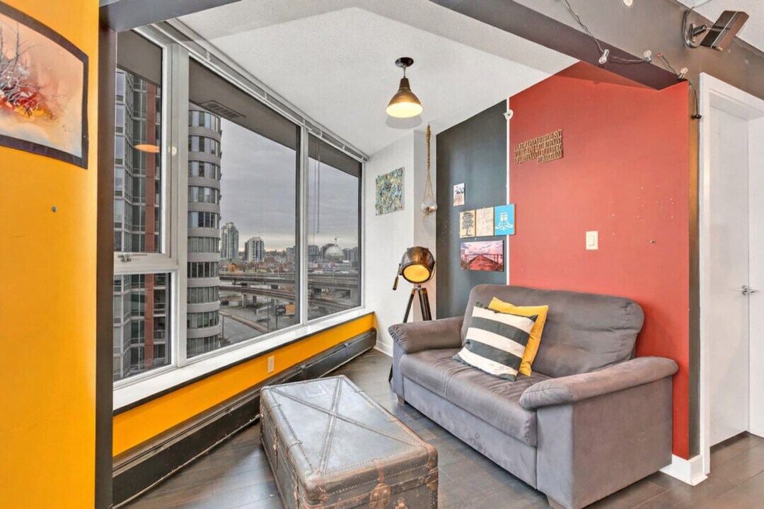 689 Abbott St, Unit SI ID1051919P in Vancouver, BC - Building Photo