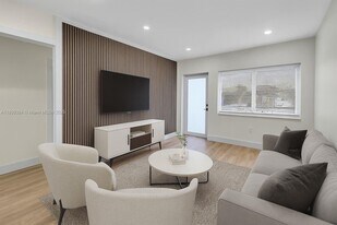 2772 SW 25th St in Miami, FL - Building Photo