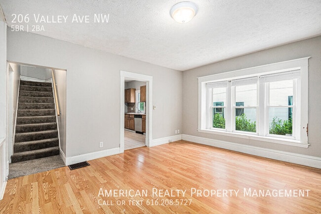 206 Valley Ave NW in Grand Rapids, MI - Building Photo - Building Photo