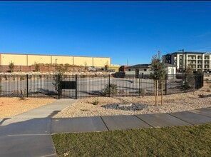 128 N Lone Rock Dr, Unit A-303 in Hurricane, UT - Foto de edificio - Building Photo