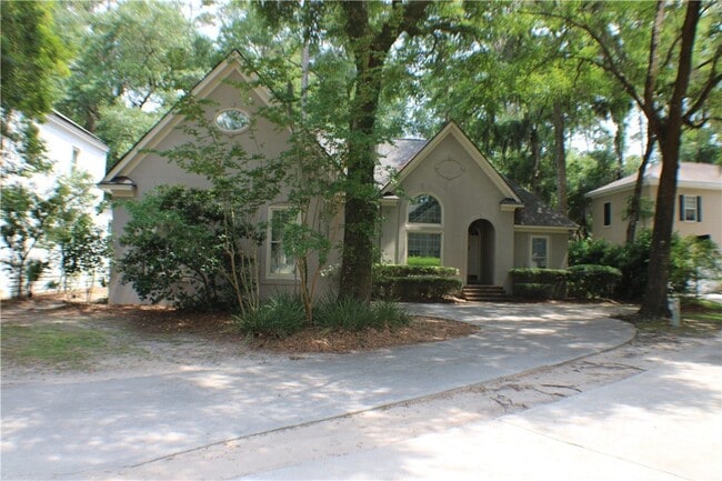 property at 6 Ardsley Ct