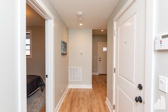 2535 N Campbell Ave, Unit Unit 2541-1 in Chicago, IL - Building Photo - Building Photo