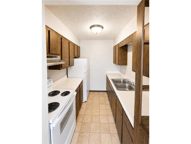 761 S 9th St in Bird Island, MN - Building Photo - Building Photo