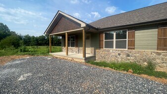 3883 Holders Grove Rd in Cosby, TN - Building Photo
