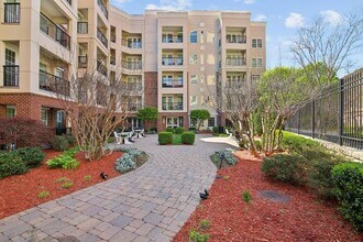 The Rocca Piazza at Paces in Atlanta, GA - Foto de edificio - Building Photo