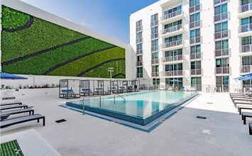 Platform 3750 Apartment Homes in Coconut Grove, FL - Building Photo - Building Photo