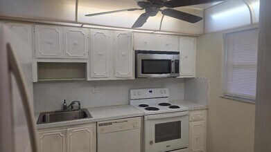 8605 W Sample Rd, Unit 103 in Coral Springs, FL - Building Photo - Building Photo