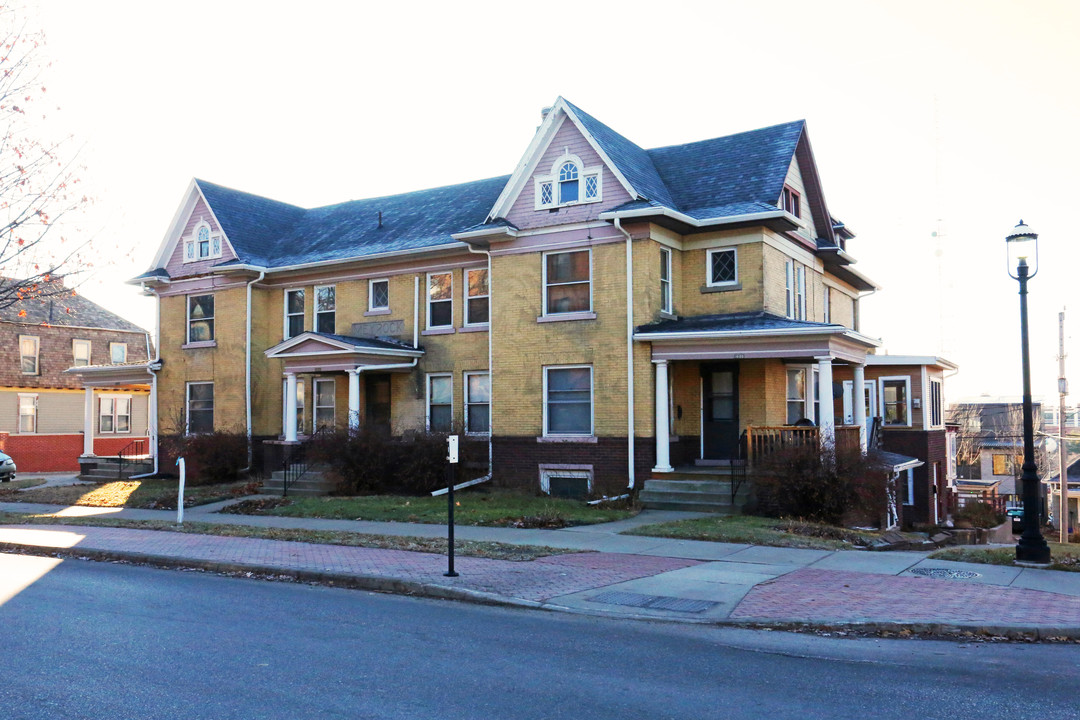 1818 Woodland Ave in Des Moines, IA - Building Photo