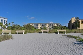 8630 Midnight Pass Rd, Unit A303 in Sarasota, FL - Building Photo - Building Photo
