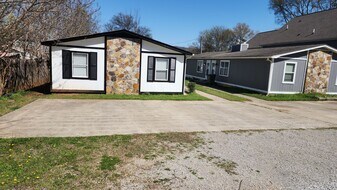 1325 Stevens Ave NE in Huntsville, AL - Building Photo