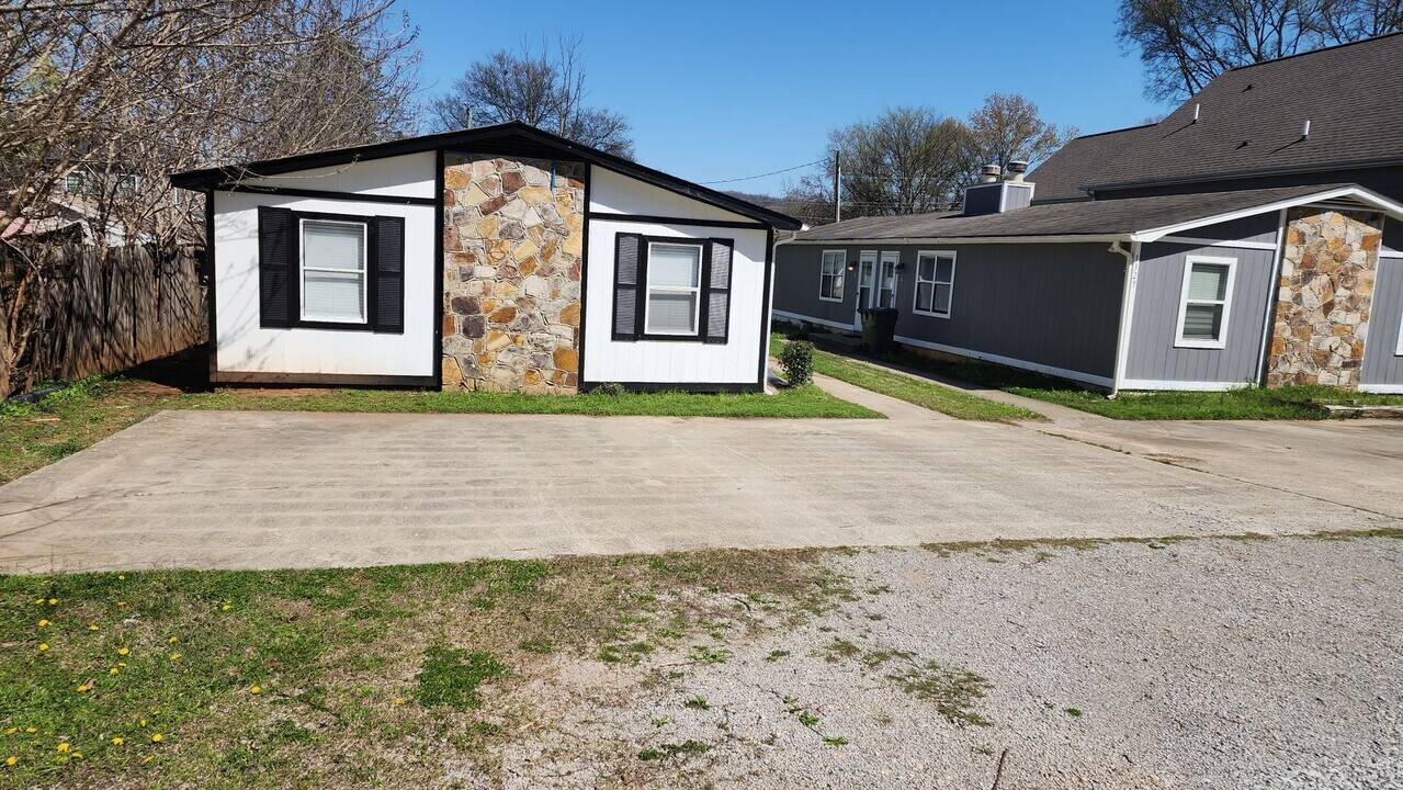 1325 Stevens Ave NE in Huntsville, AL - Building Photo