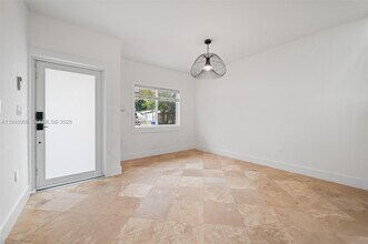 2922 Virginia St in Miami, FL - Foto de edificio - Building Photo