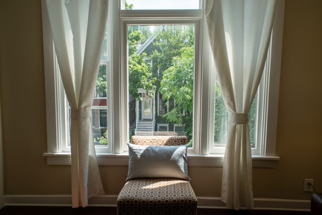 3238 N Hoyne Ave, Unit #2 in Chicago, IL - Building Photo - Building Photo