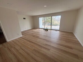 906 N Allen Ave in McHenry, IL - Building Photo - Building Photo