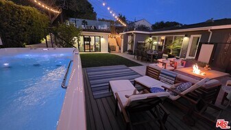 13133 Dewey St in Los Angeles, CA - Building Photo