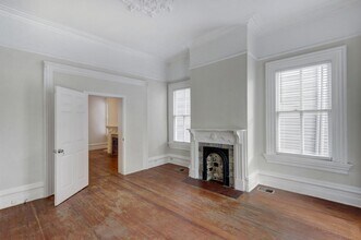 218 E Henry St in Savannah, GA - Building Photo - Building Photo