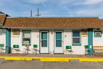 King's Rest Apartments in Lakewood, CO - Building Photo - Building Photo