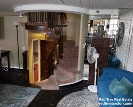 115 Beacon St, Unit 2R in Boston, MA - Building Photo - Building Photo